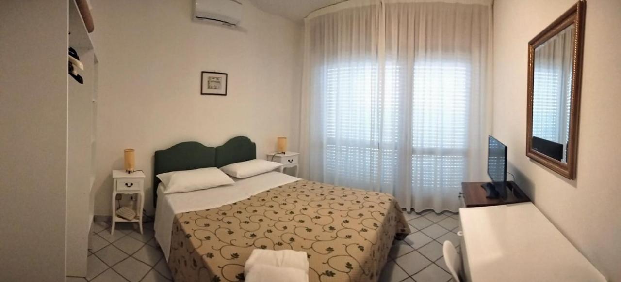 Hotel Il Vascello マリーナ・セッラ エクステリア 写真